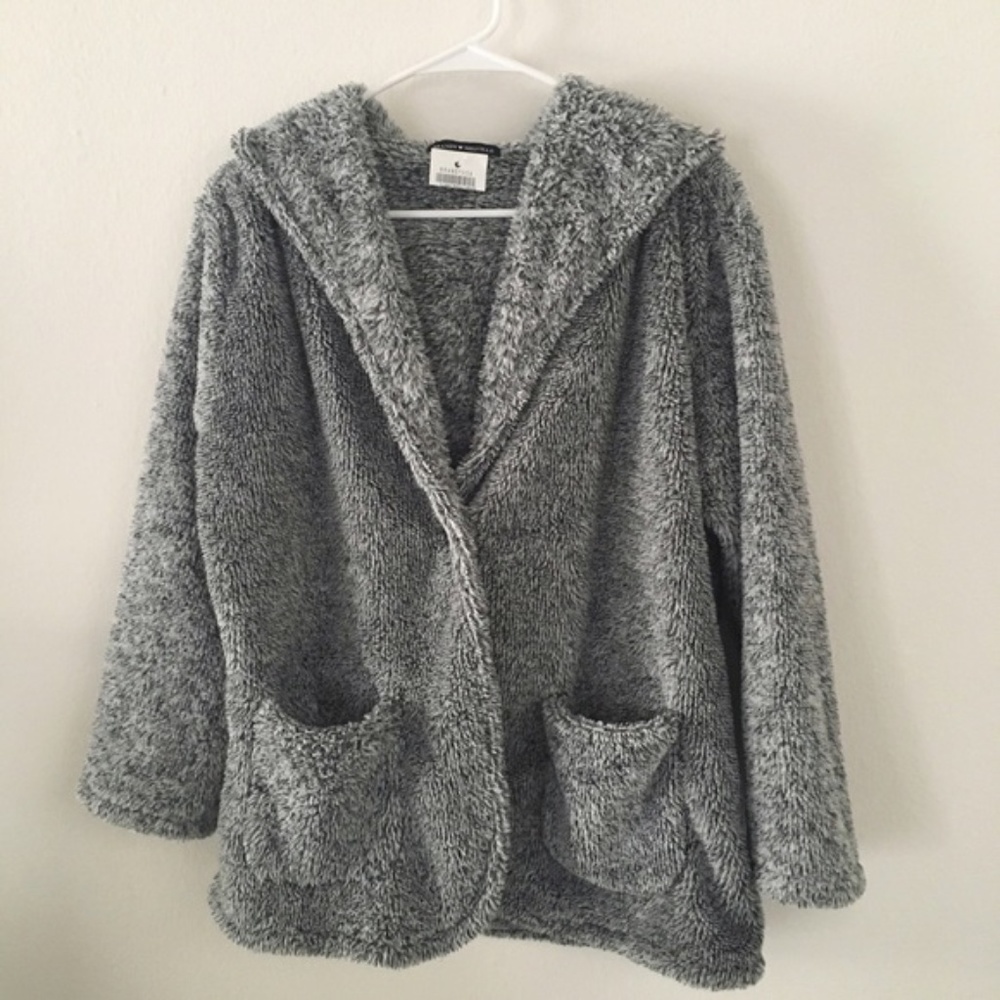 NWOT brandy melville tessi fur coat